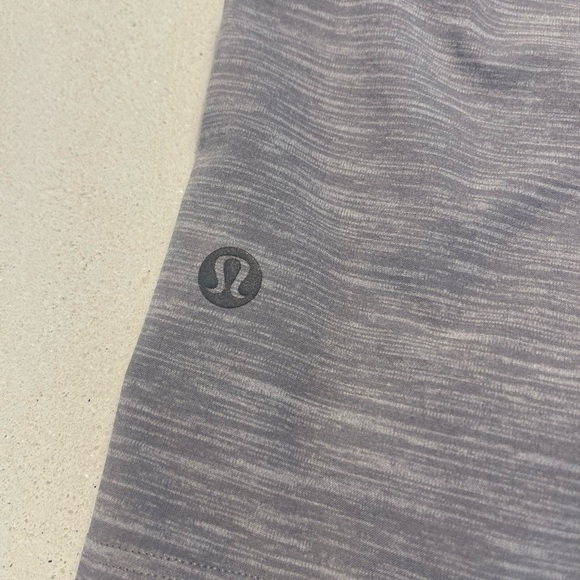 Men’s LuLulemon Grey Athletic  Shorts - Picture 3 of 3